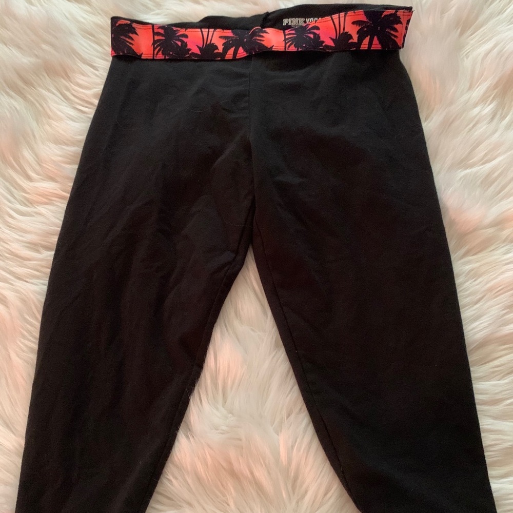 VICTORIA’S SECRET PINK CAPRI YOGA PANTS